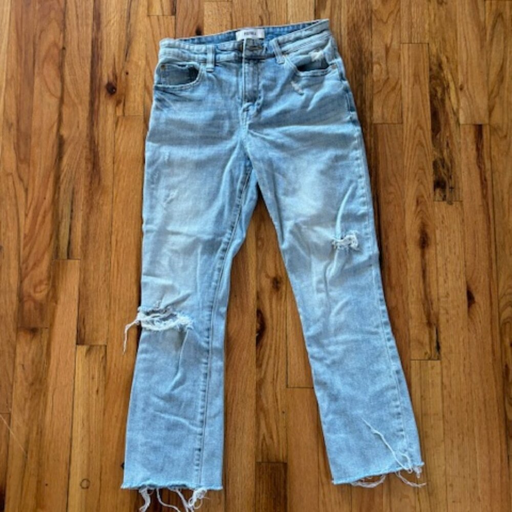 WOMANS PISTOLA JEANS SIZE 26 DISTRESSED